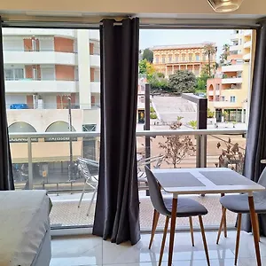 https://nice-agrable-studio-trs-proche-de-la-plage.fr-provencehotel.com